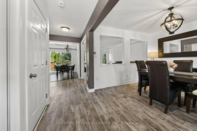 39 Booth Street • Bradford West Gwillimbury, ON photo 4