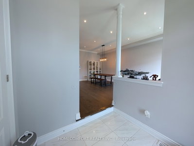 230 Paradelle Drive, Richmond Hill, ON, photo 2