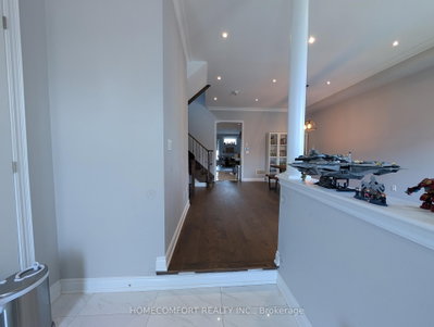 230 Paradelle Drive, Richmond Hill, ON, photo 3