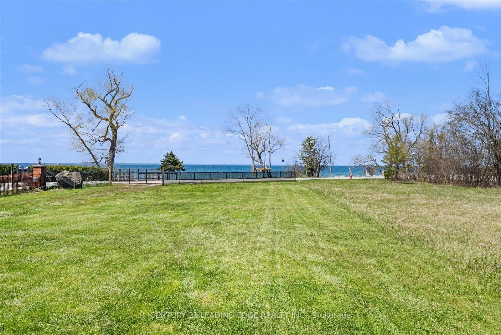 415 Lake Drive E • Georgina, ON photo 2