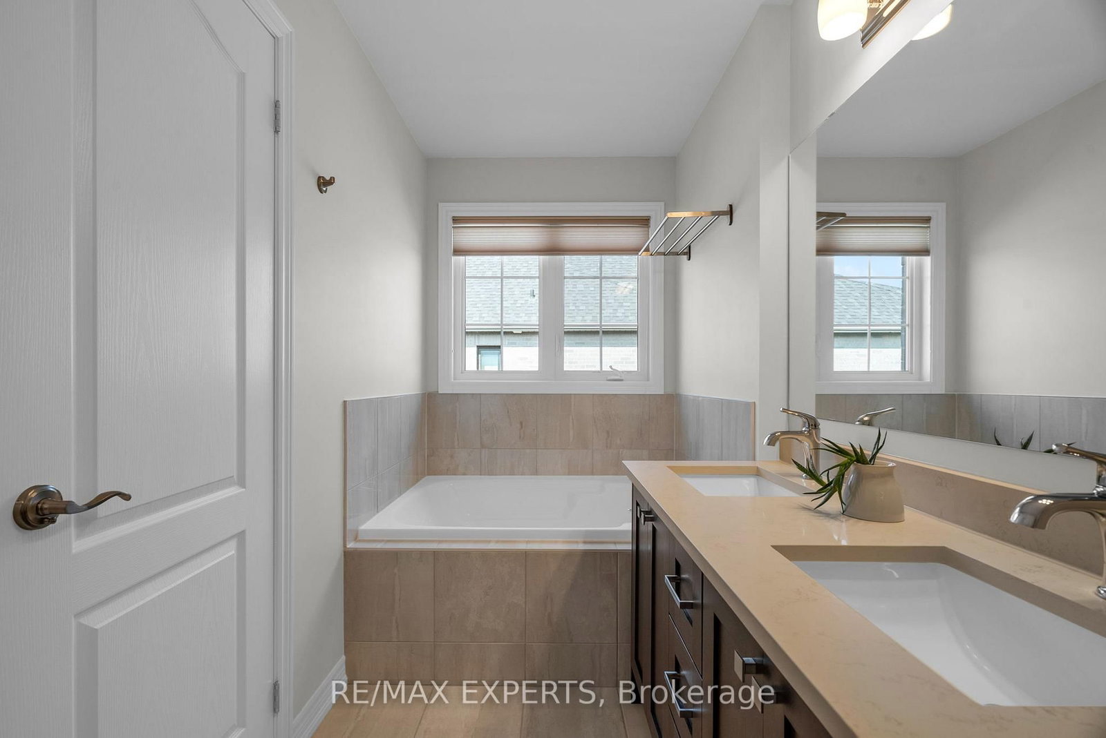 92 Robb Thompson Road • East Gwillimbury, ON photo 43