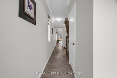 92 Robb Thompson Road • East Gwillimbury, ON photo 5