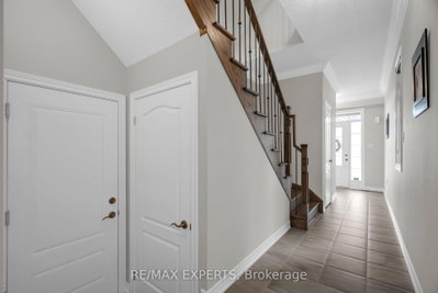 92 Robb Thompson Road • East Gwillimbury, ON photo 8