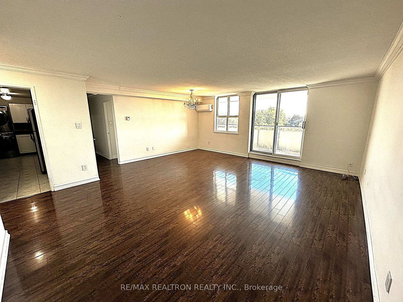 80 Inverlochy Boulevard • #504 • Markham, ON photo 4