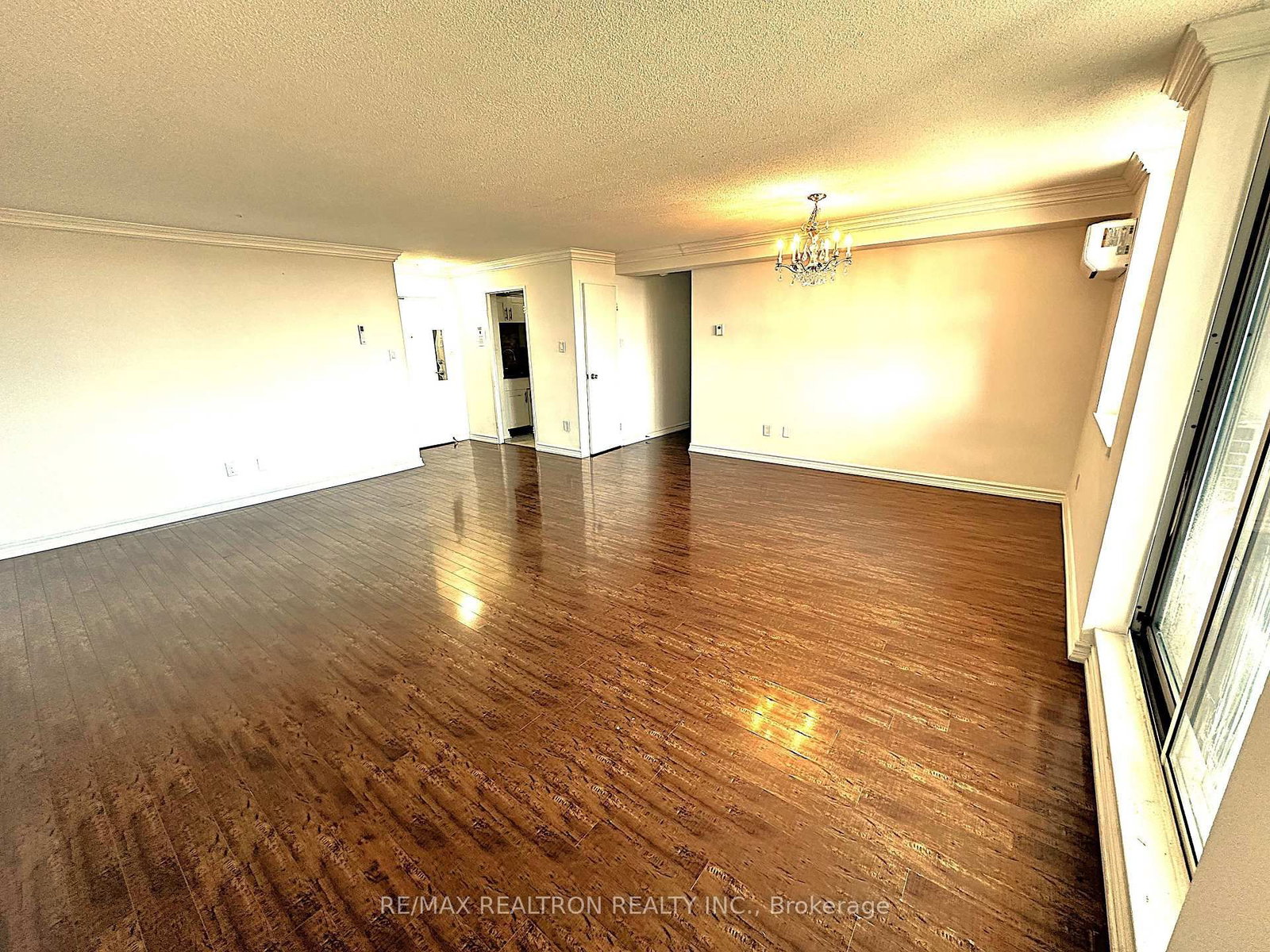 80 Inverlochy Boulevard • #504 • Markham, ON photo 5