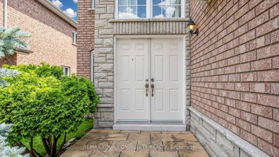 78 Zippora Drive • Richmond Hill, ON photo 2