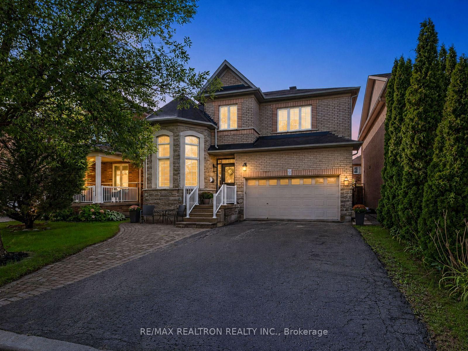 222 Birkshire Drive • Aurora, ON photo 1