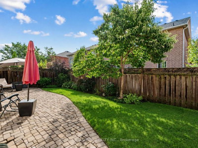 222 Birkshire Drive • Aurora, ON photo 5