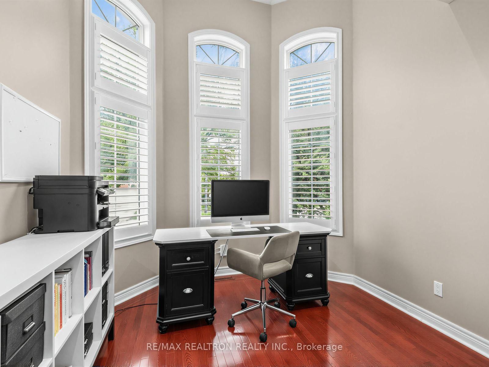 222 Birkshire Drive • Aurora, ON photo 9