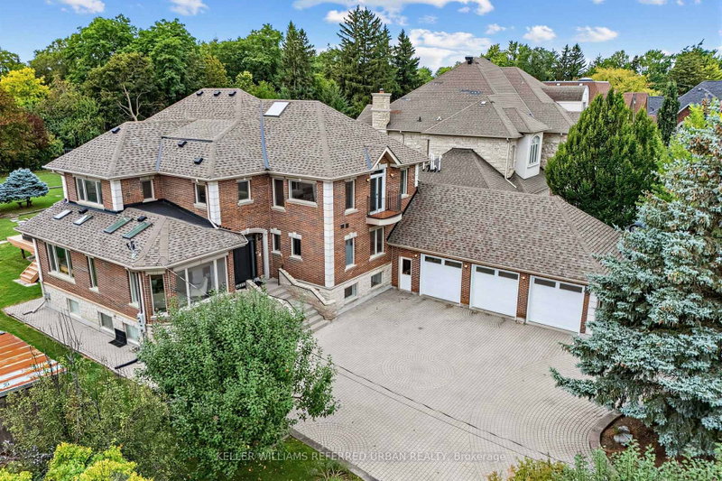 18 Yongeview Avenue