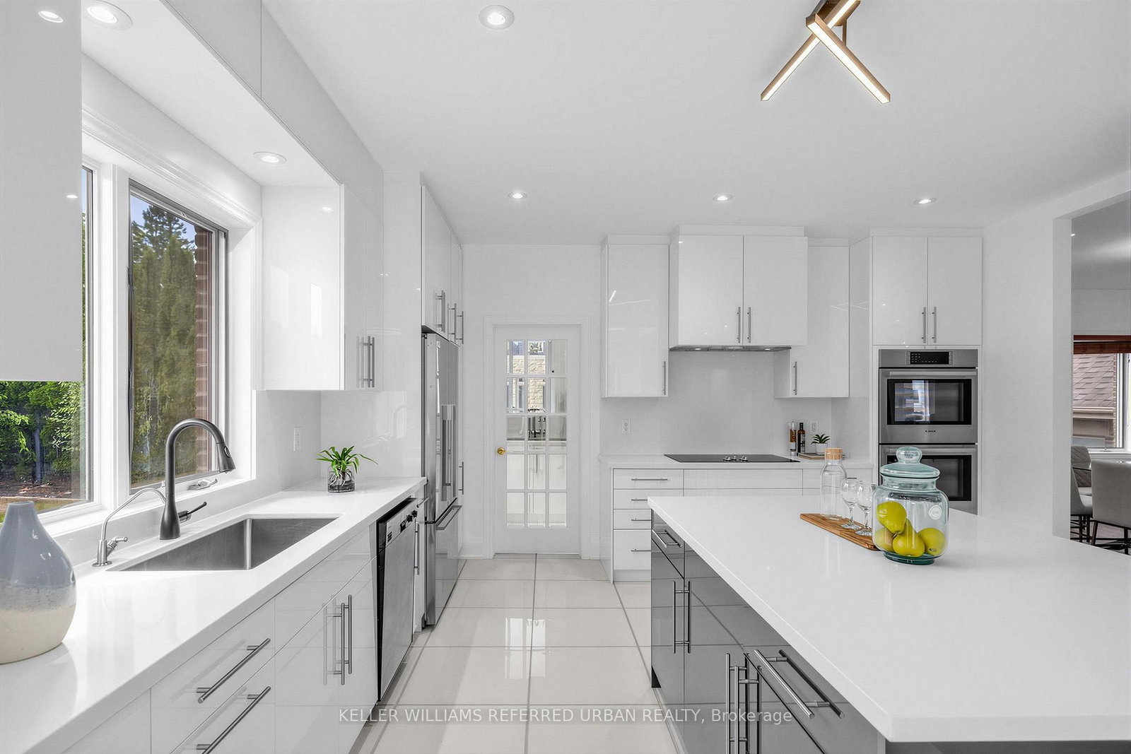 18 Yongeview Avenue • Richmond Hill, ON photo 10