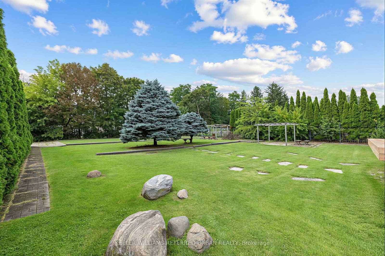 18 Yongeview Avenue • Richmond Hill, ON photo 32
