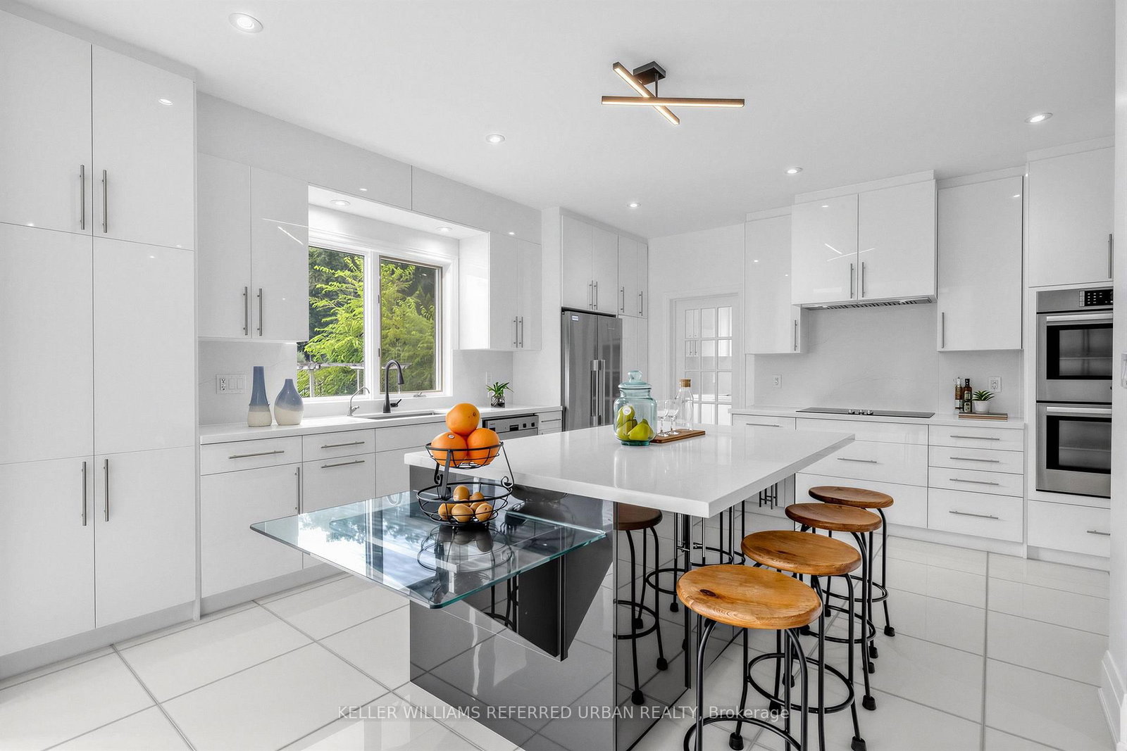 18 Yongeview Avenue • Richmond Hill, ON photo 8