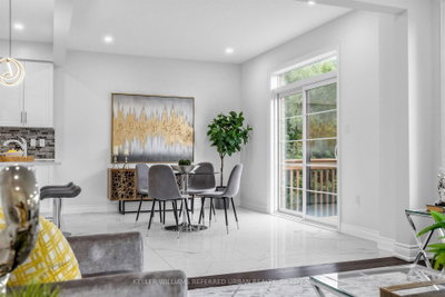 6 Sharonview Crescent • East Gwillimbury, ON photo 8