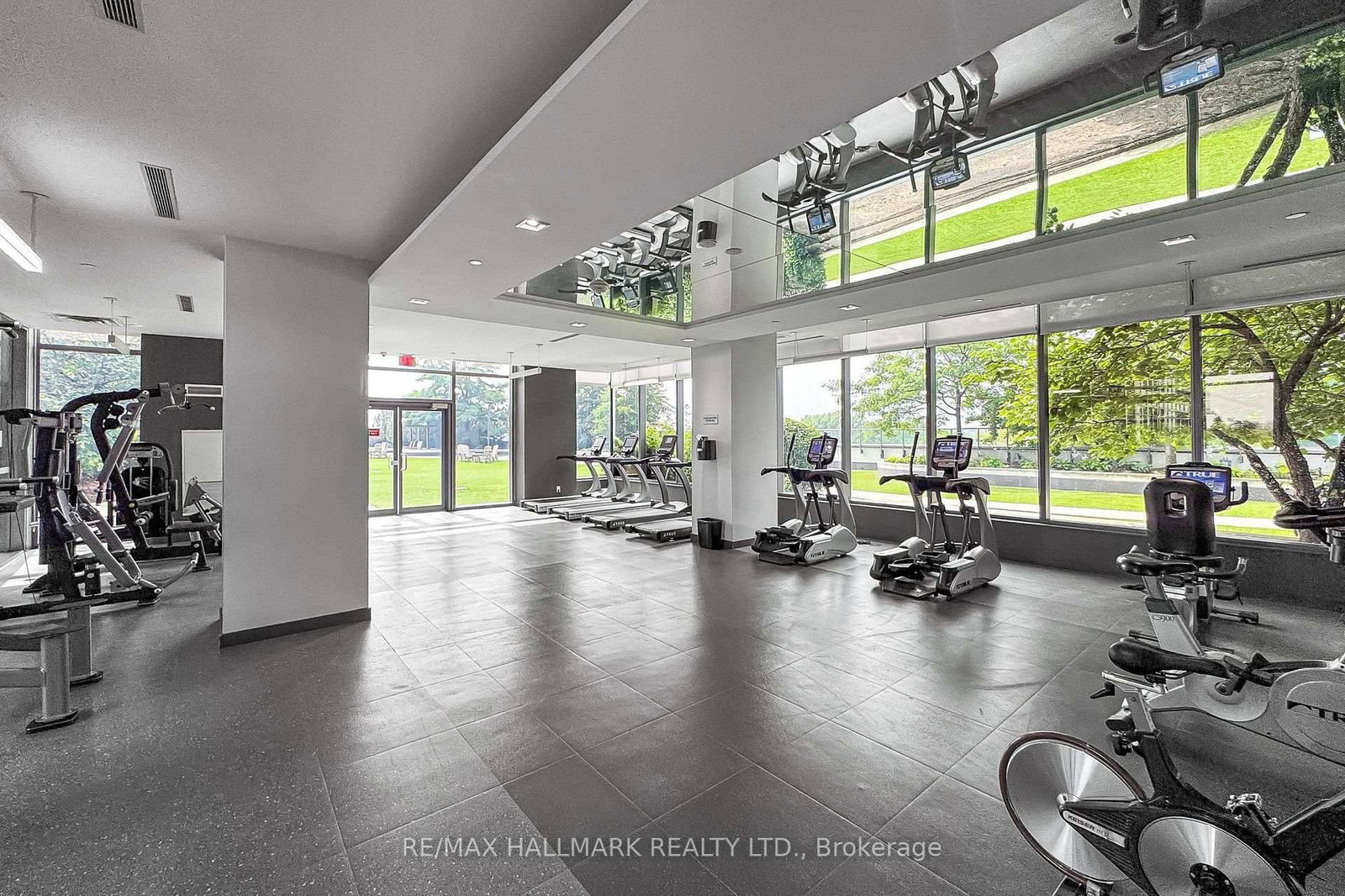 55 Oneida Crescent • #PH 10 • Richmond Hill, ON photo 20