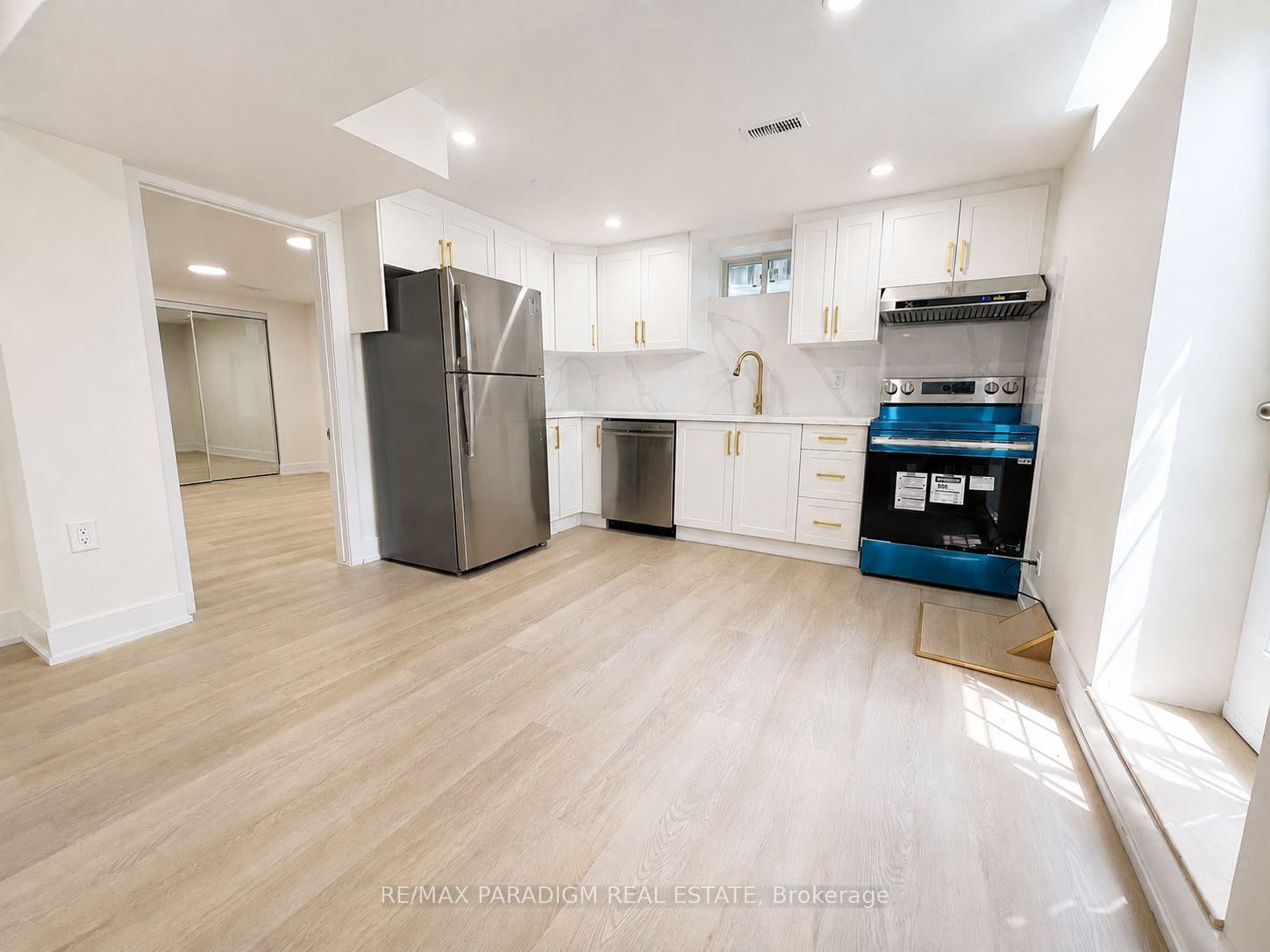 Bsmt-291 Drummond Dr, Vaughan, view 2