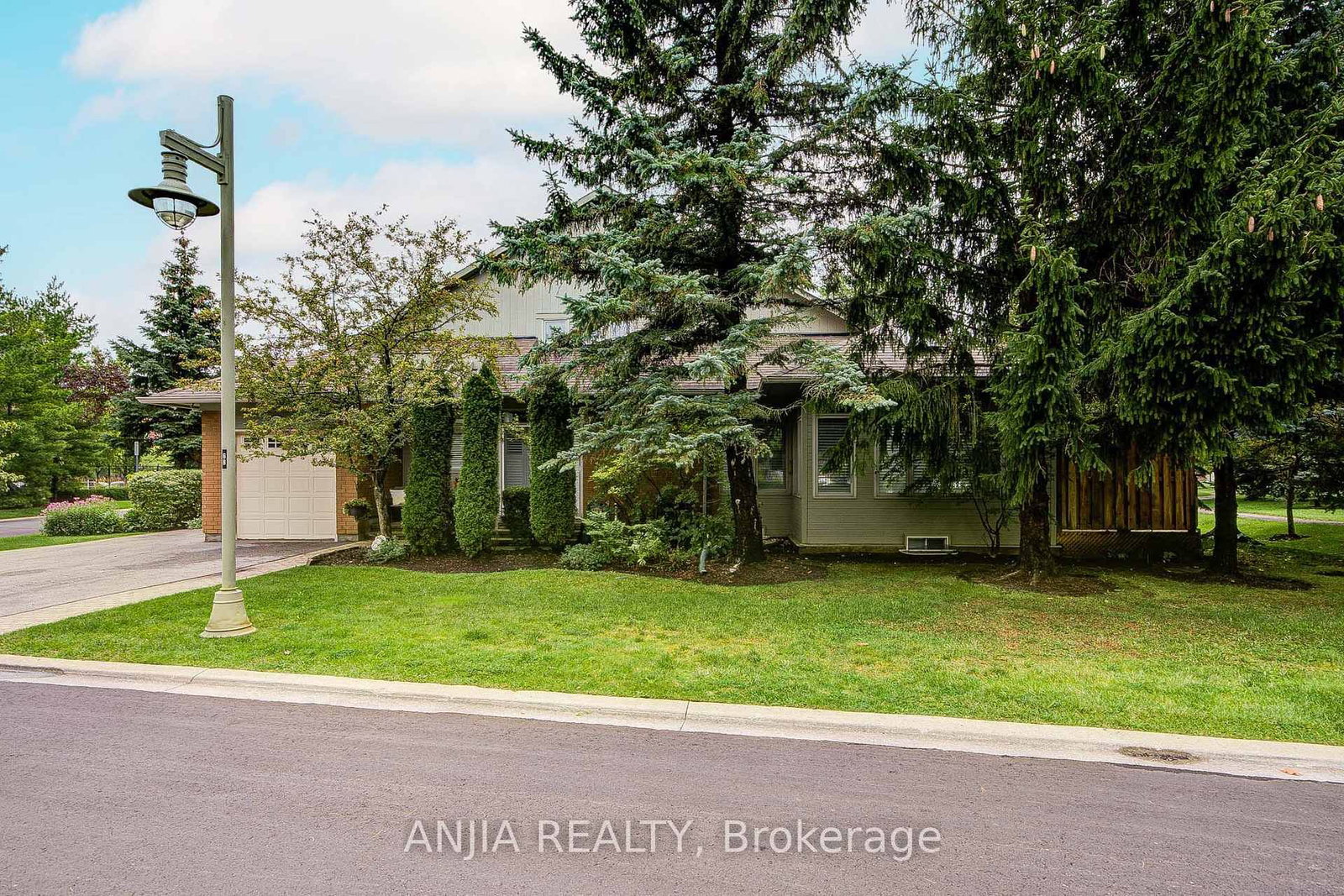 52 Augusta Drive Way • Markham, ON photo 2