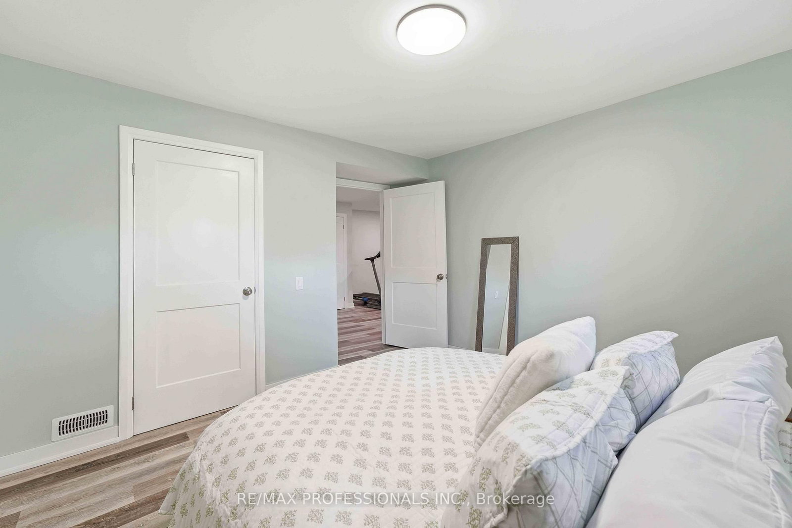 101 Maple Avenue • Georgina, ON photo 36