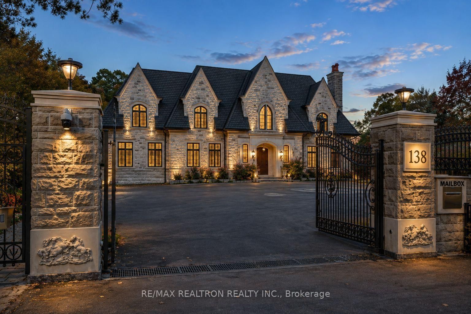 138 Centre Street • Vaughan, ON photo 2