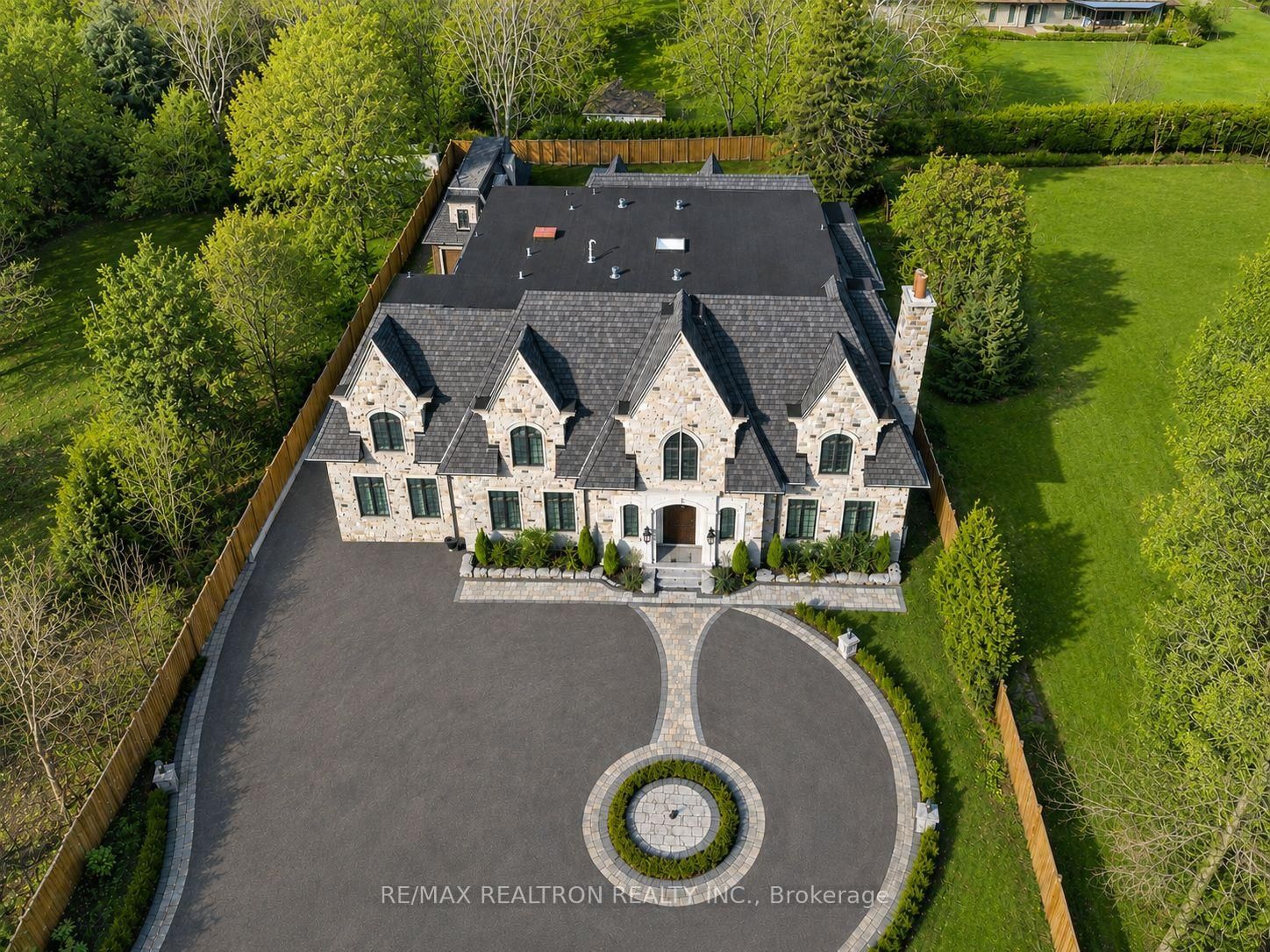 138 Centre Street • Vaughan, ON photo 6