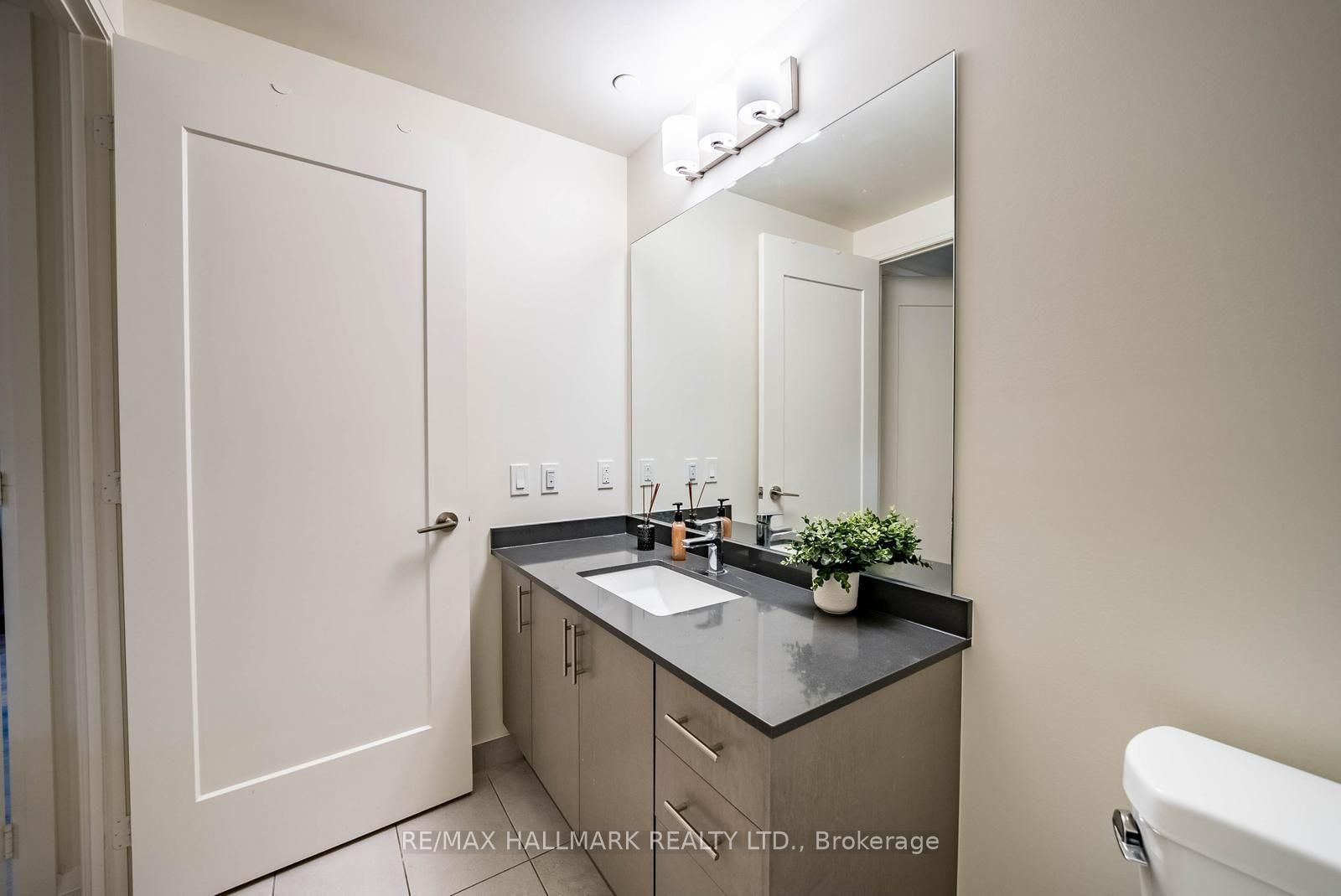 1706-8960 Jane St, Vaughan, view 15