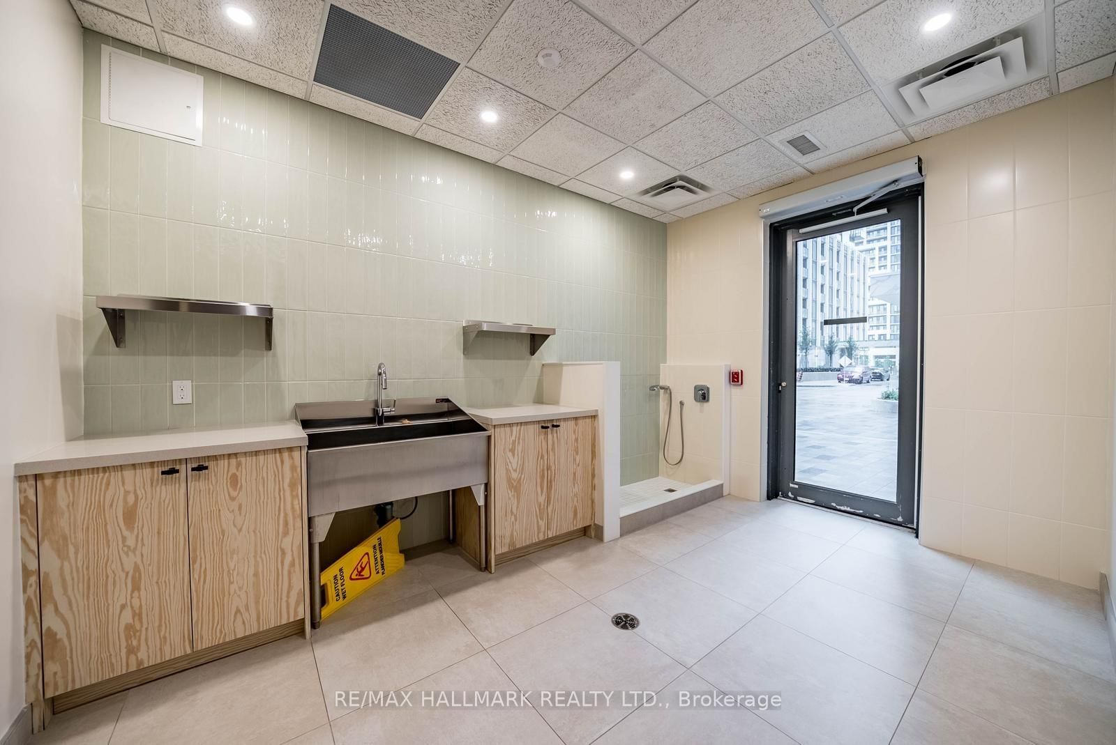 1706-8960 Jane St, Vaughan, view 26