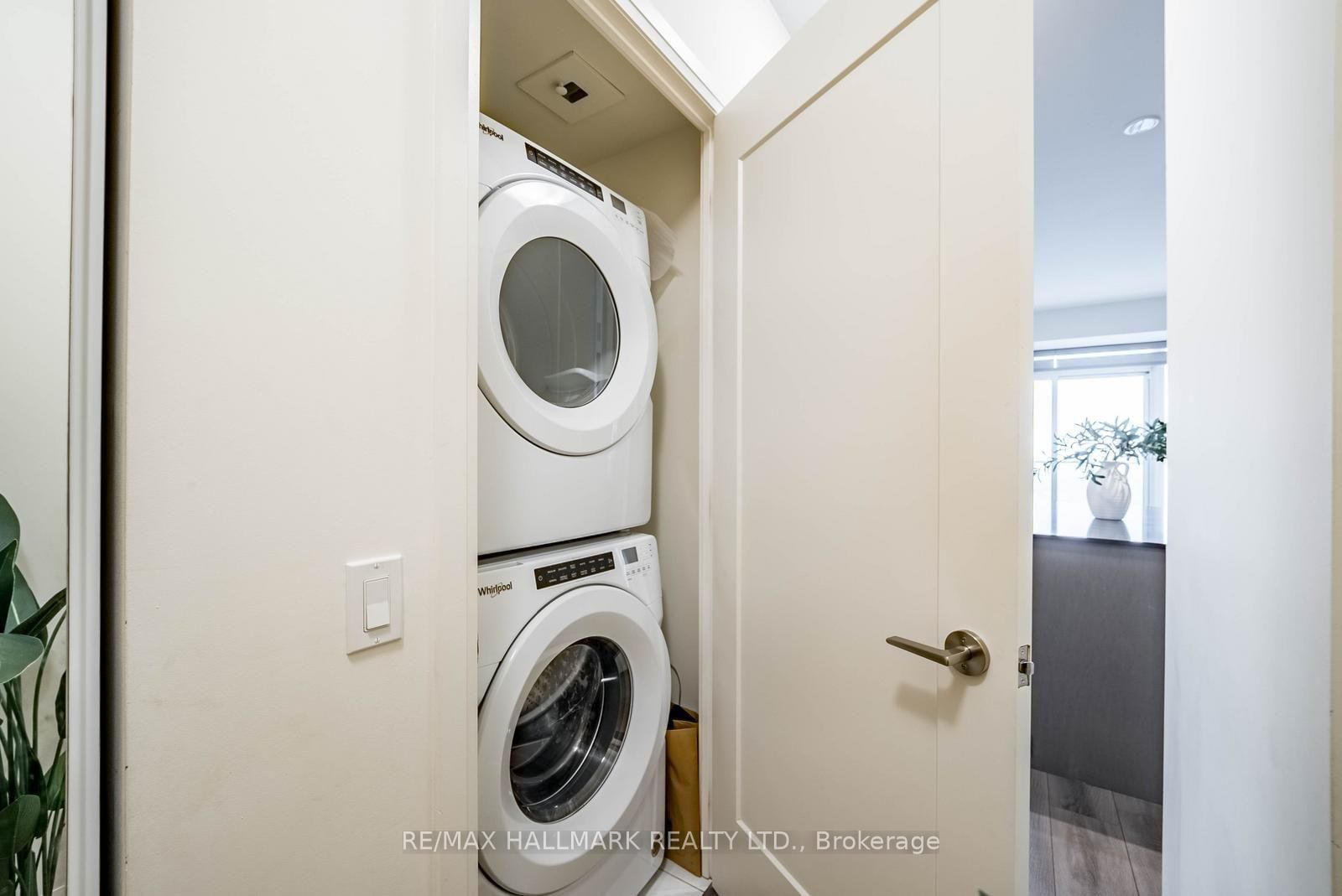 1706-8960 Jane St, Vaughan, view 29