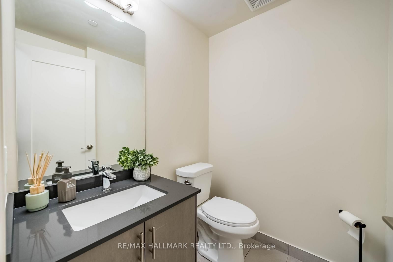 1706-8960 Jane St, Vaughan, view 8