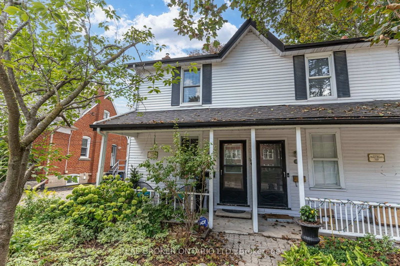 30 Elizabeth Street S