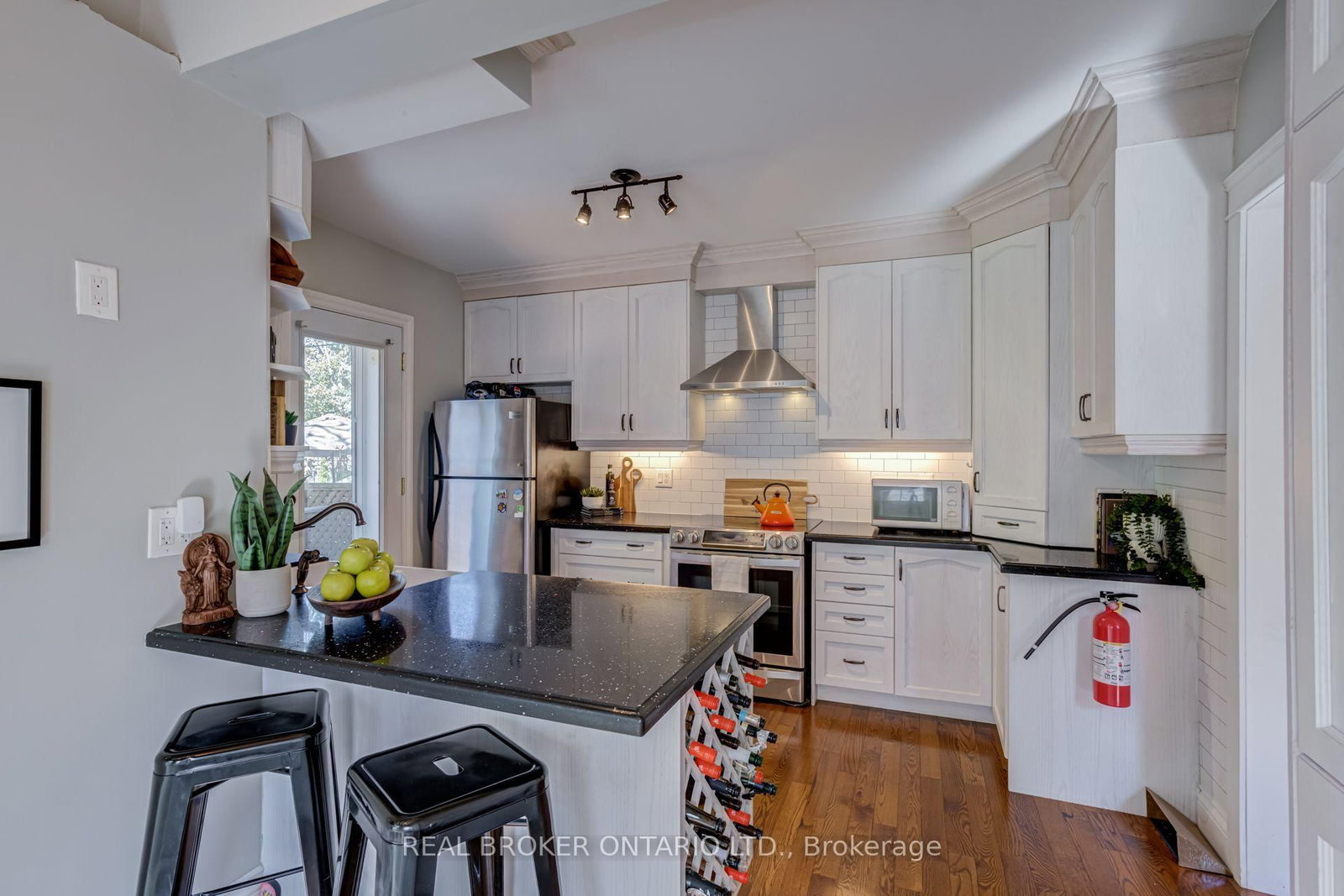30 Elizabeth Street S • Richmond Hill, ON photo 18