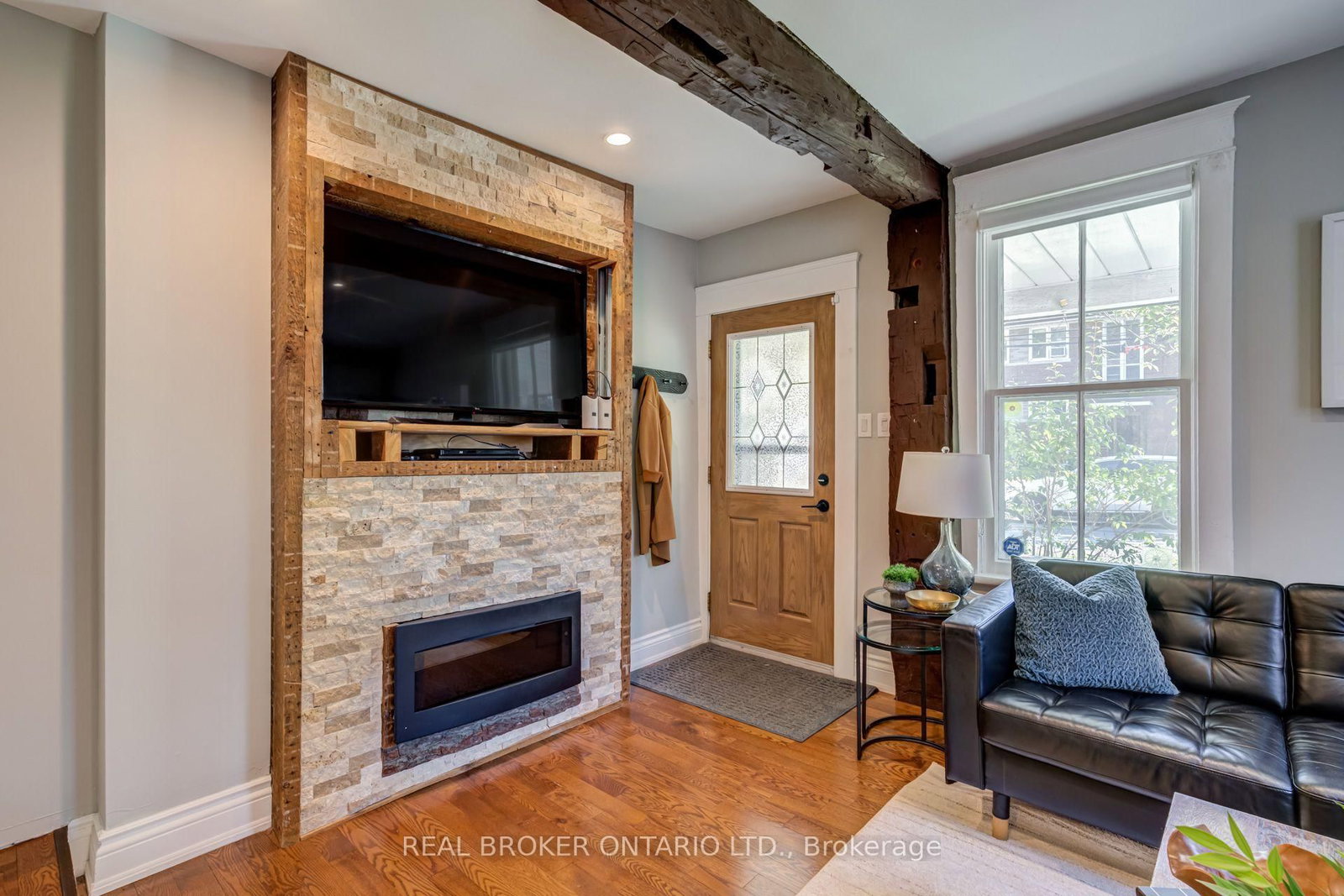 30 Elizabeth Street S • Richmond Hill, ON photo 3