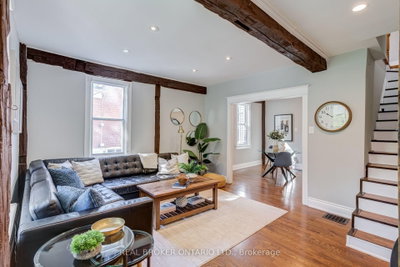 30 Elizabeth Street S • Richmond Hill, ON photo 4
