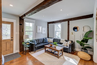 30 Elizabeth Street S • Richmond Hill, ON photo 5