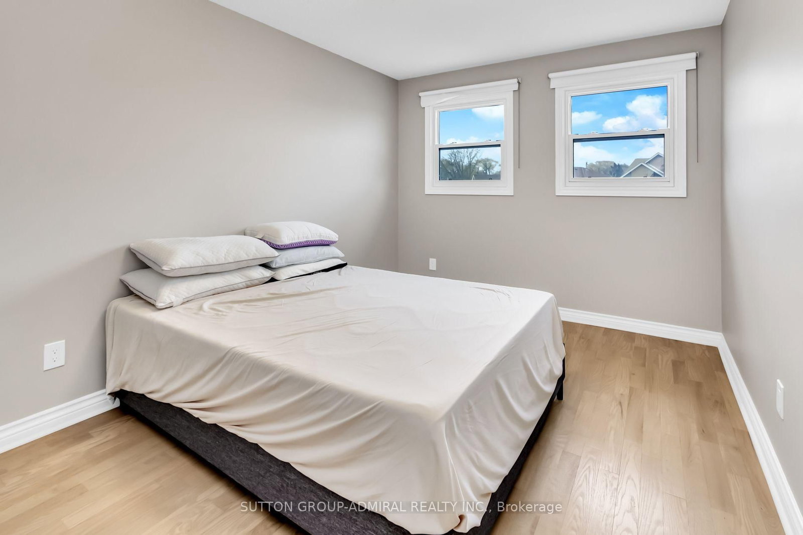Main & 2nd-119 Mccabe Cres, Vaughan, view 20