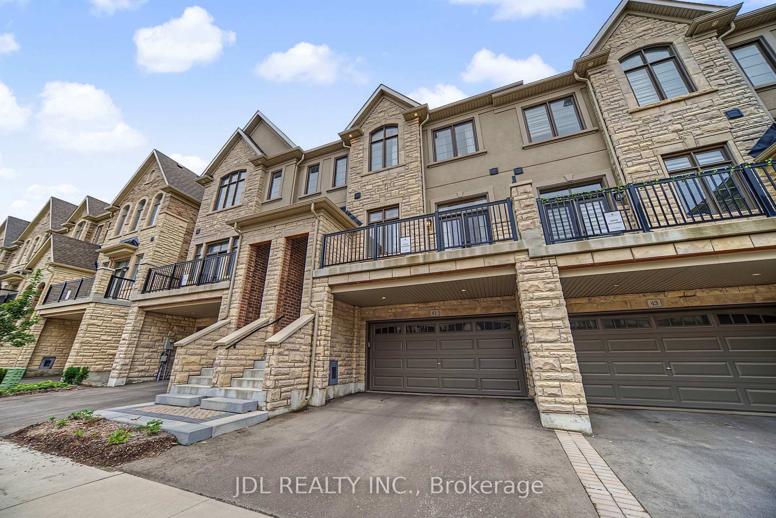 41 West Village Lane • Markham, ON photo 1