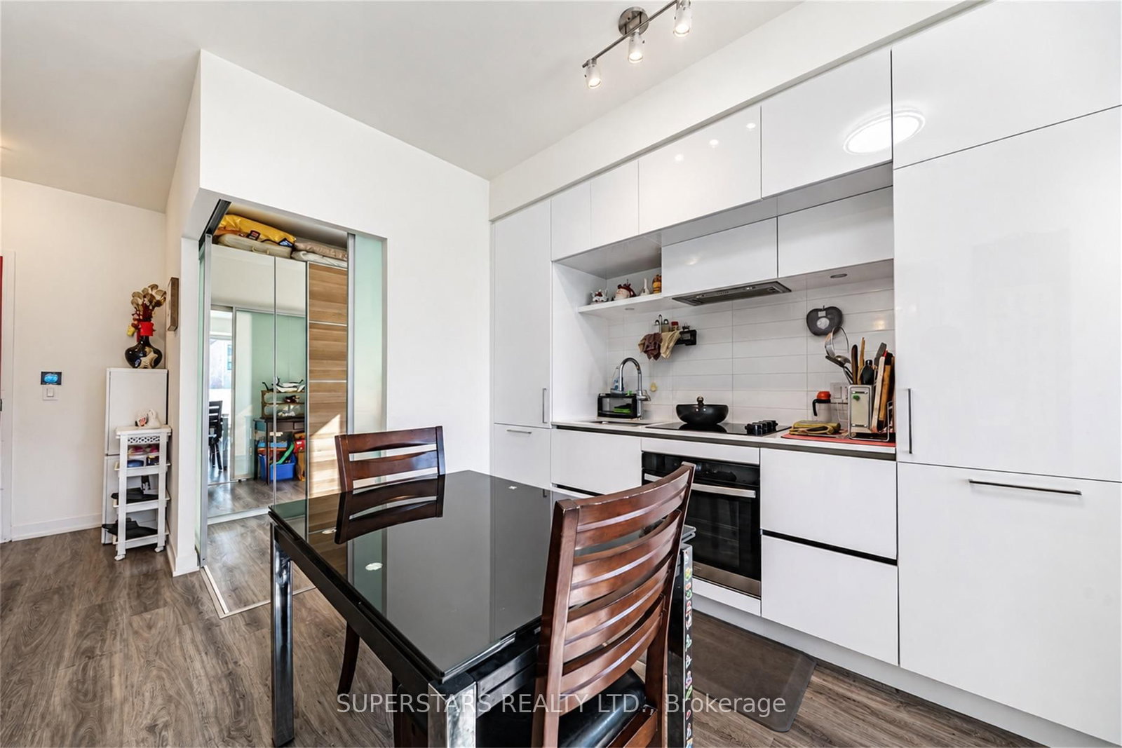 2 David Eyer Road • #230 • Richmond Hill, ON photo 10