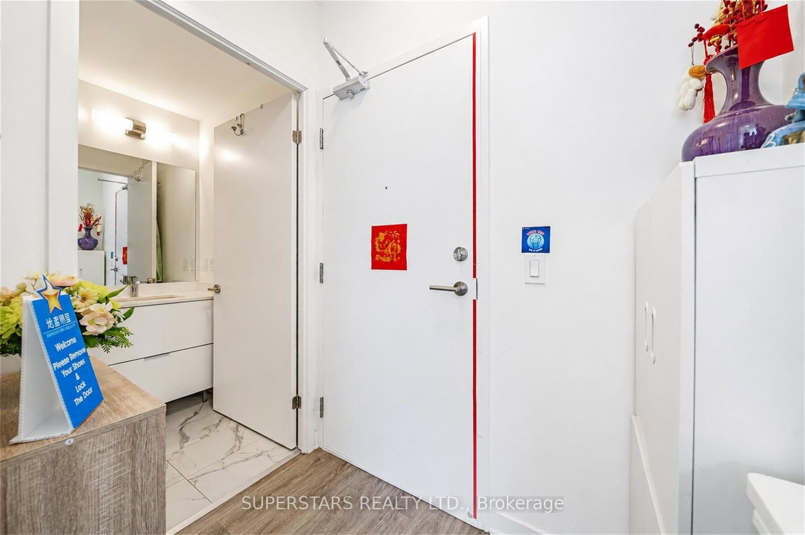 2 David Eyer Road • #230 • Richmond Hill, ON photo 18
