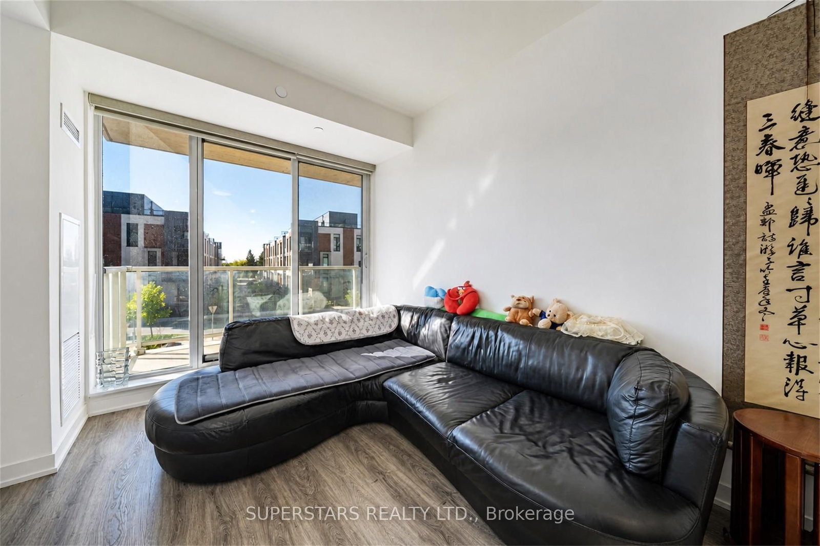 2 David Eyer Road • #230 • Richmond Hill, ON photo 5