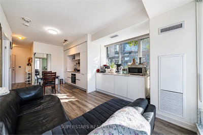 2 David Eyer Road • #230 • Richmond Hill, ON photo 6