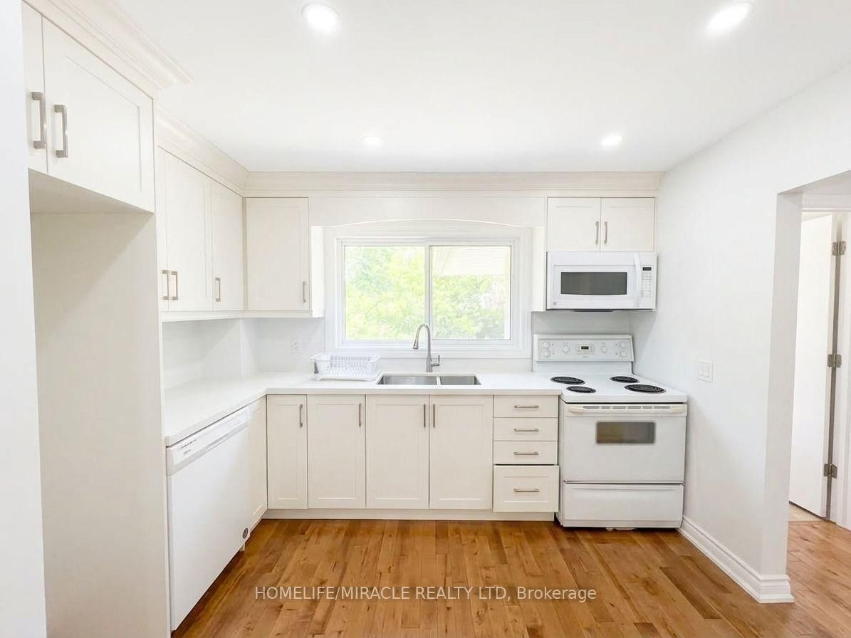 14178 Yonge Street • Aurora, ON photo 11