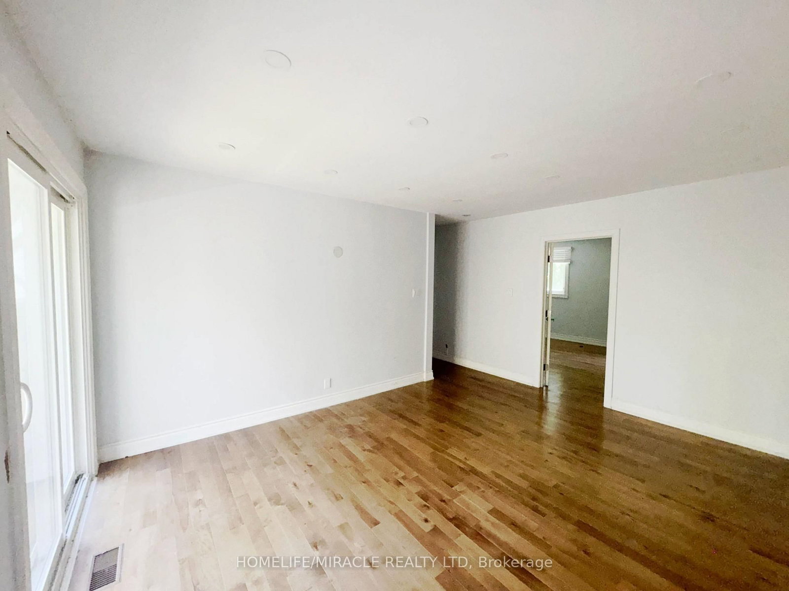 14178 Yonge Street • Aurora, ON photo 16