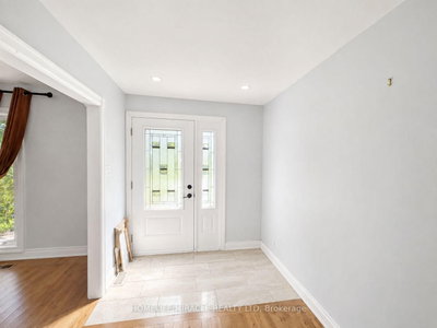 14178 Yonge Street • Aurora, ON photo 5