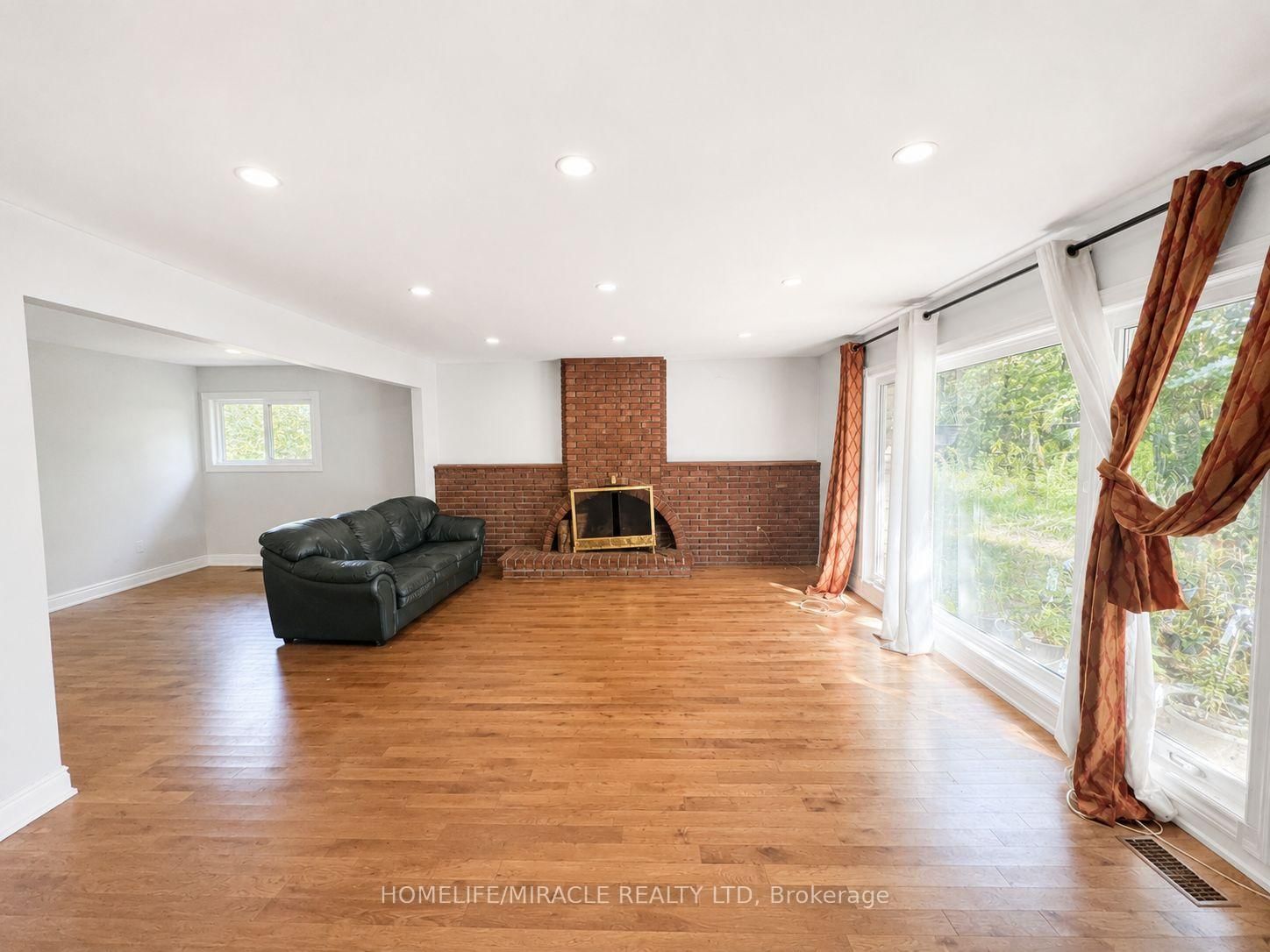 14178 Yonge Street • Aurora, ON photo 6