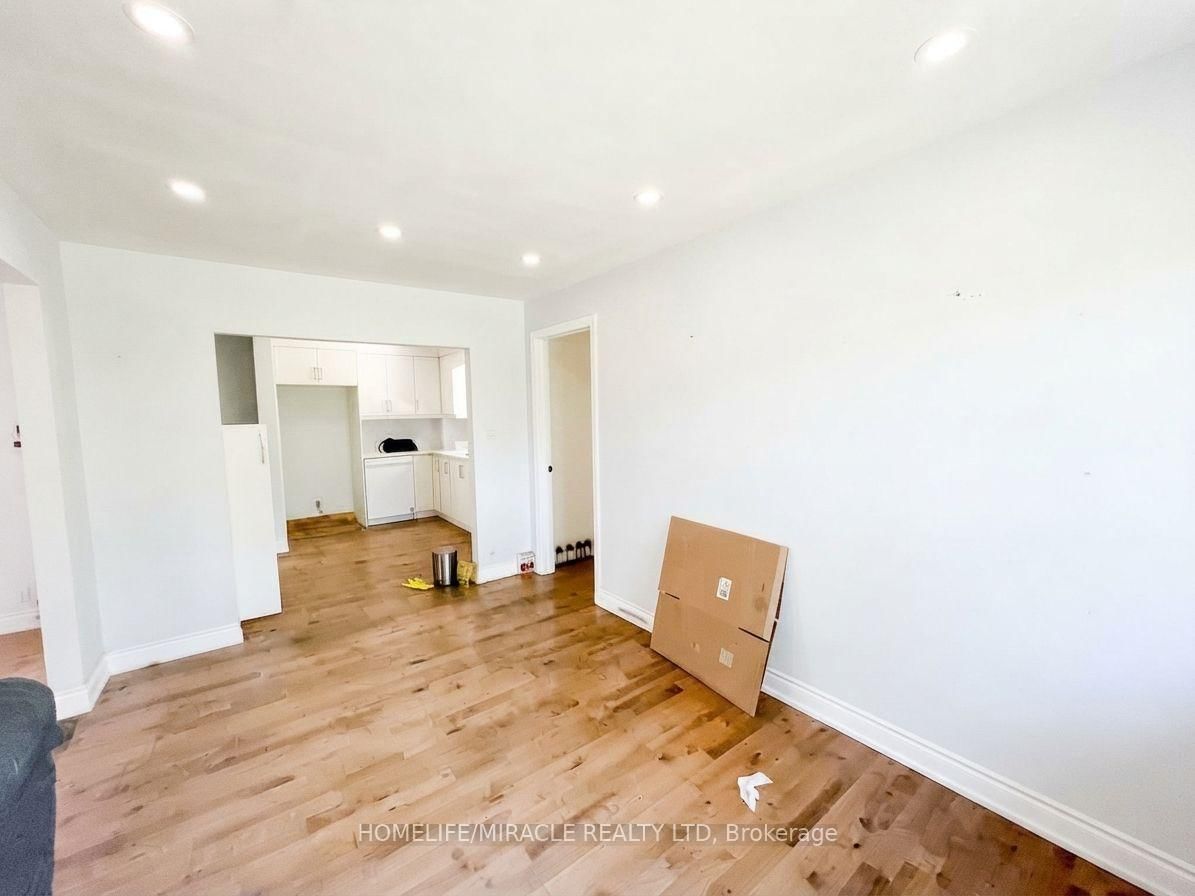 14178 Yonge Street • Aurora, ON photo 9
