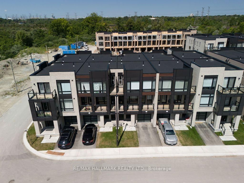 12 Dandara Gate • Vaughan, ON photo 3
