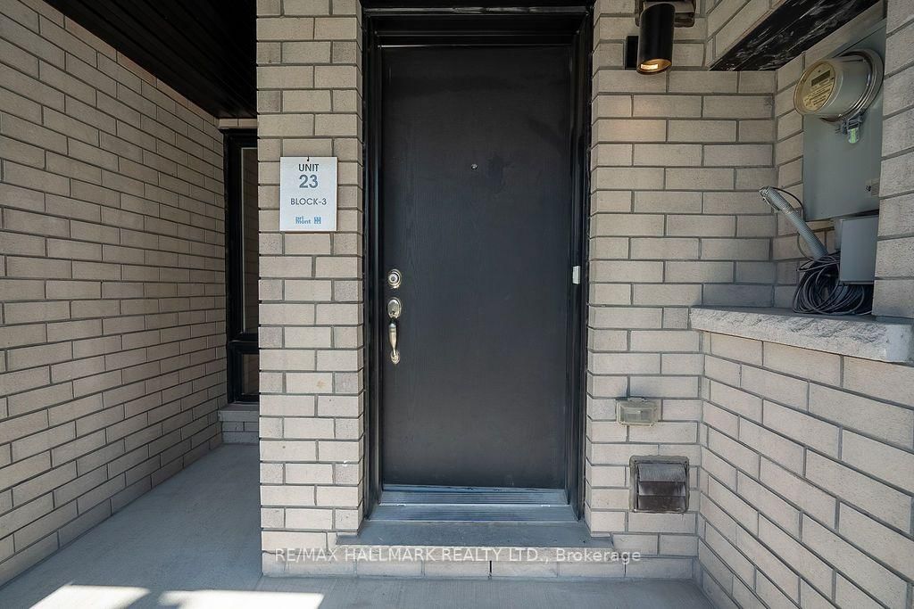 12 Dandara Gate • Vaughan, ON photo 5