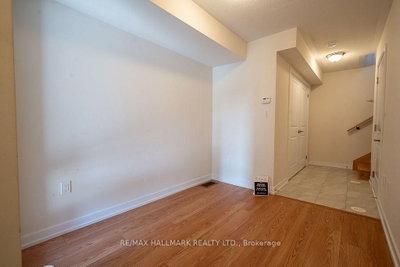 12 Dandara Gate • Vaughan, ON photo 6