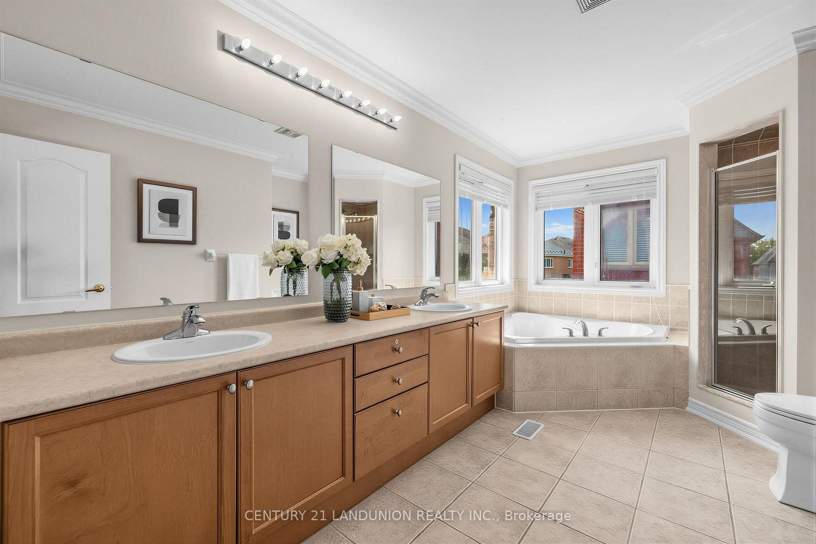 21 Hendel Drive • Vaughan, ON photo 11