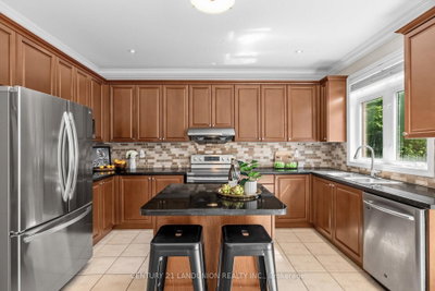21 Hendel Drive • Vaughan, ON photo 9