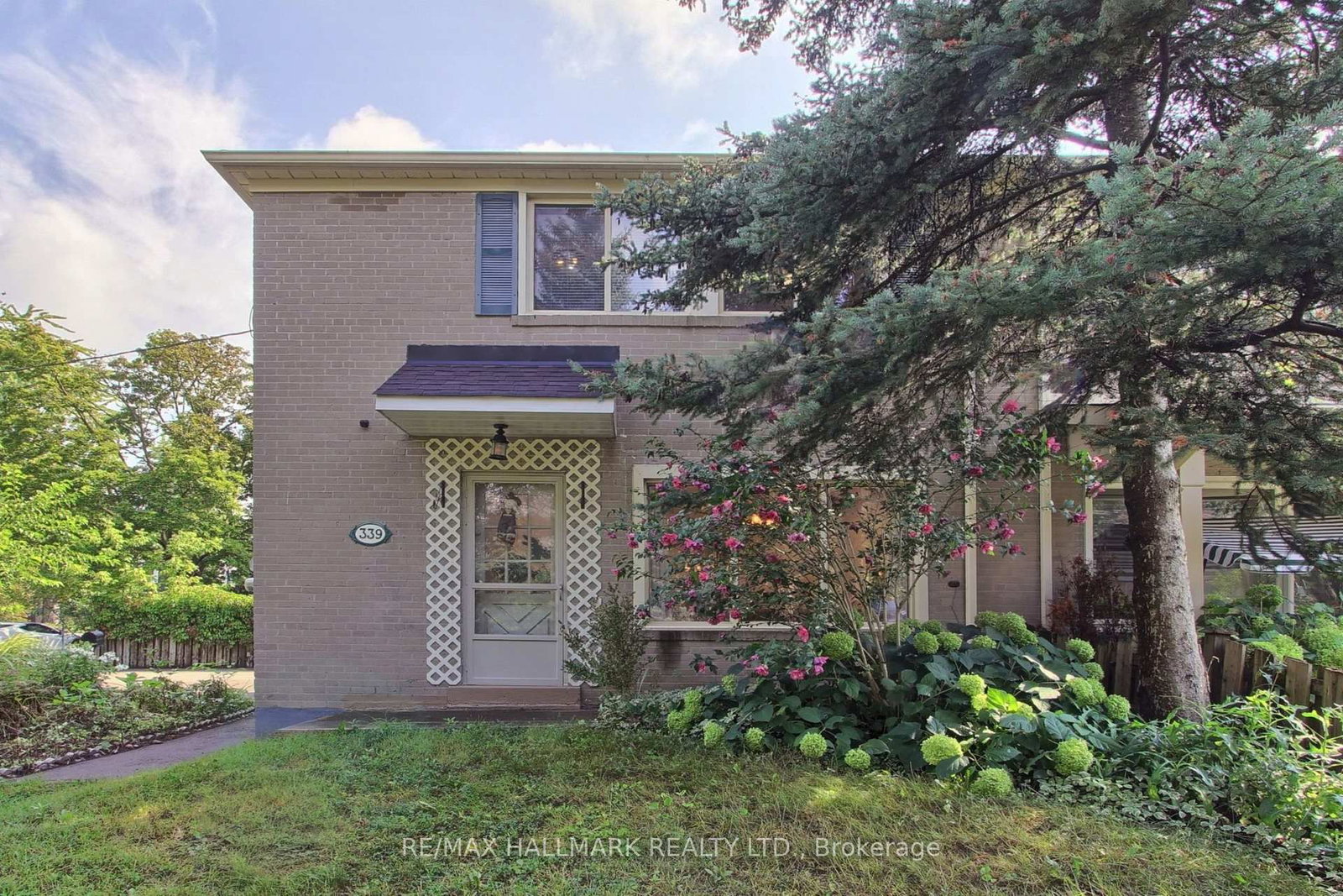 339 Neal Drive • Richmond Hill, ON photo 2